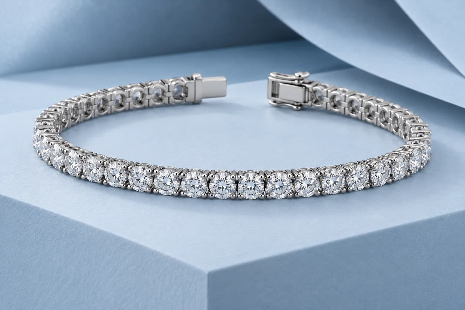 White gold tennis bracelet with round lab-grown diamonds
